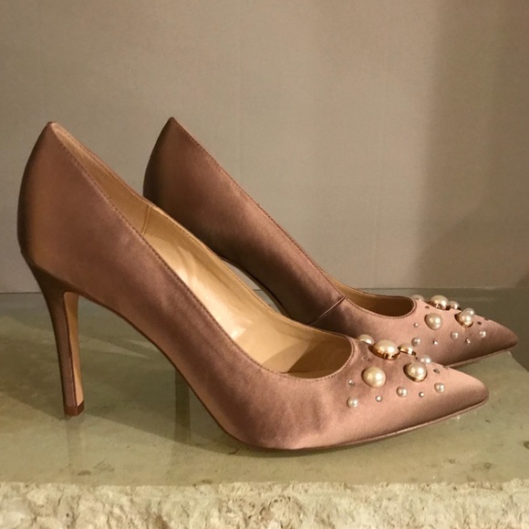 BRAND NEW: Ballet Satin Pointy Toe Pump!! - Picture 3 of 4